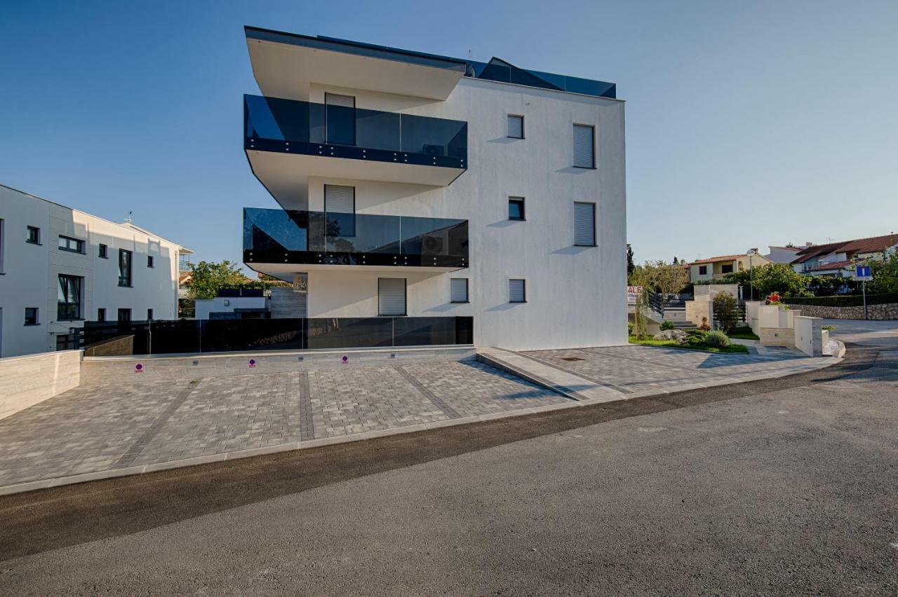 Deluxe New Apartments - Few Steps From The Beach - Luxury Holiday With Style - By Traveler Tourist Agency Krk كرك المظهر الخارجي الصورة