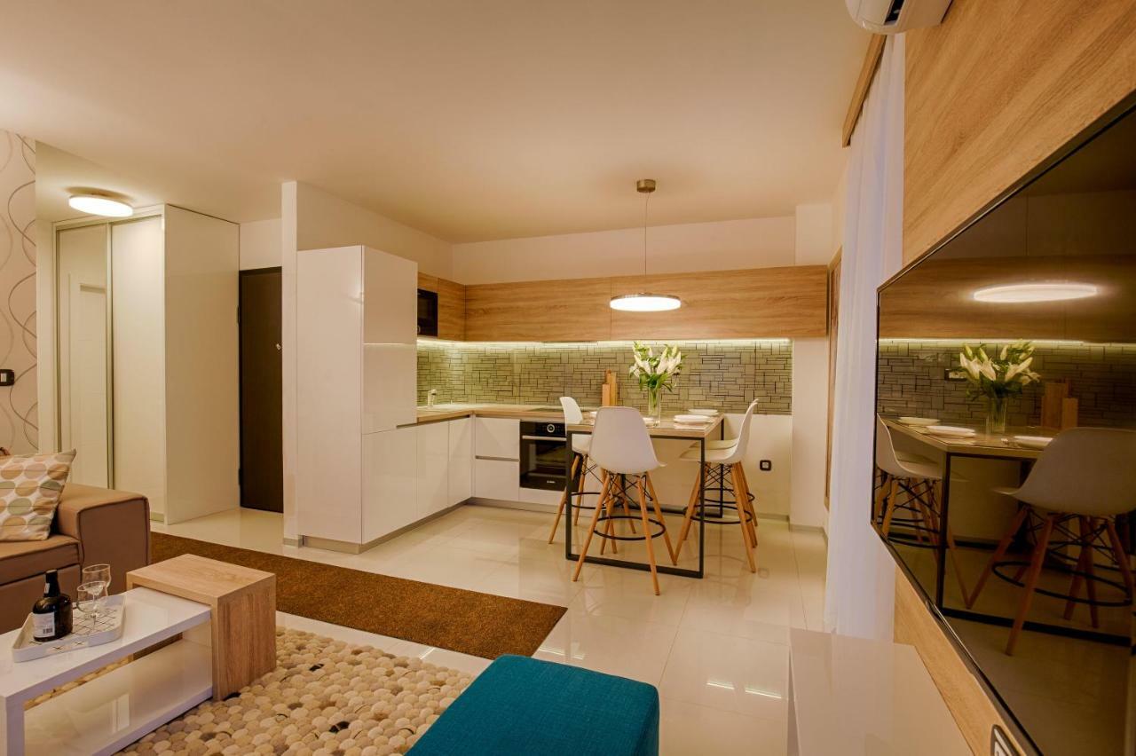Deluxe New Apartments - Few Steps From The Beach - Luxury Holiday With Style - By Traveler Tourist Agency Krk كرك المظهر الخارجي الصورة