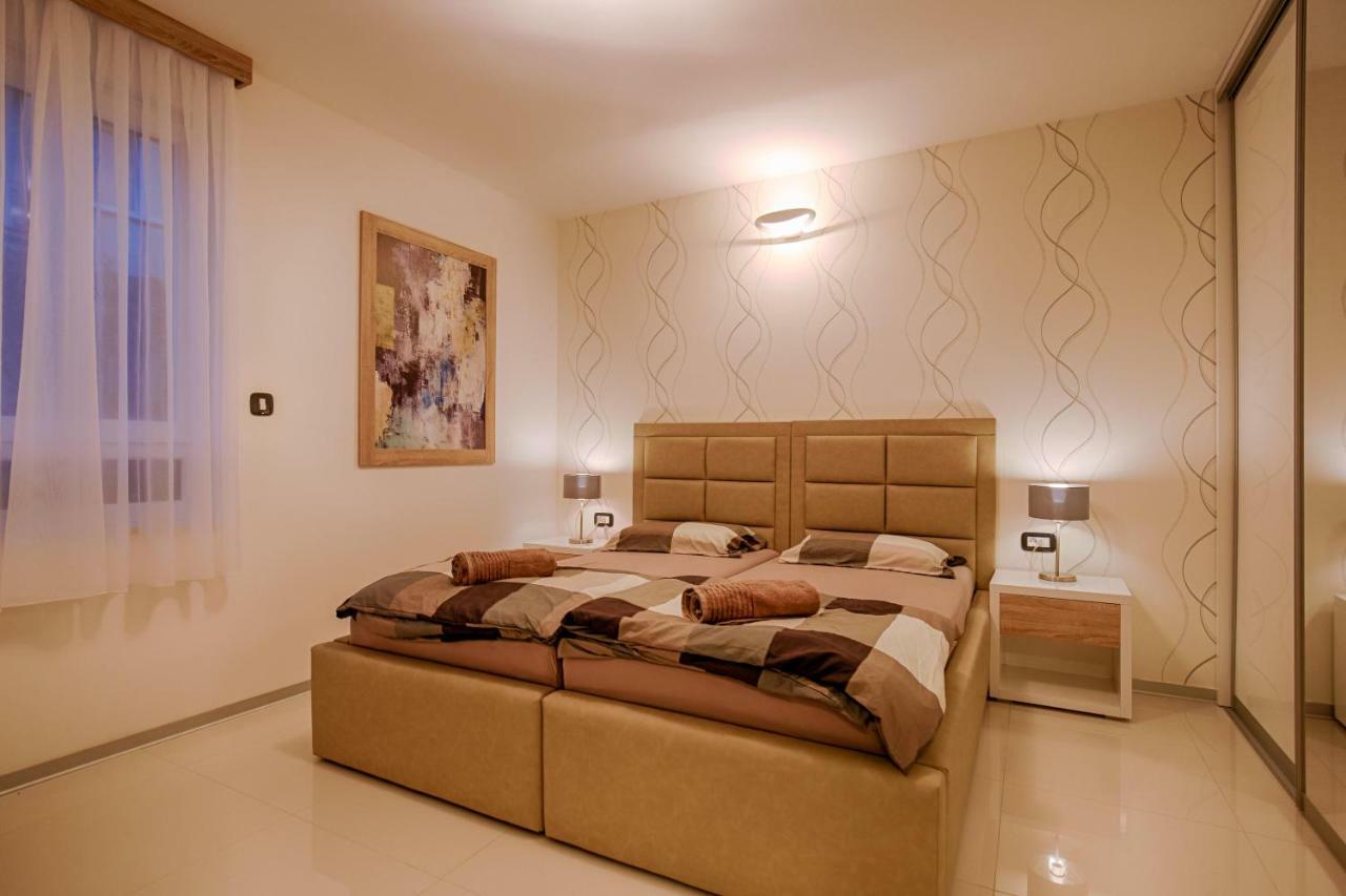 Deluxe New Apartments - Few Steps From The Beach - Luxury Holiday With Style - By Traveler Tourist Agency Krk كرك المظهر الخارجي الصورة